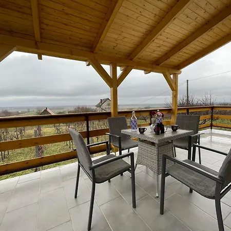 Alma Apartmanhaz Feriehus Harkány